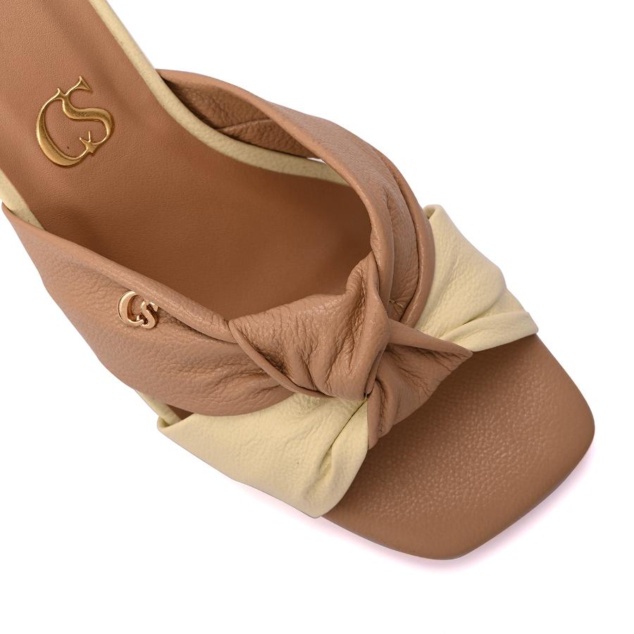 ZUECO CON NUDO BEIGE