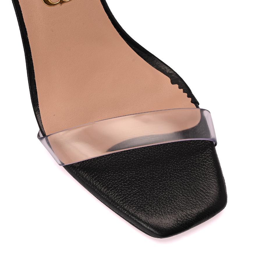 SANDALIA CON TRANSPARENCIA Y BRILLO