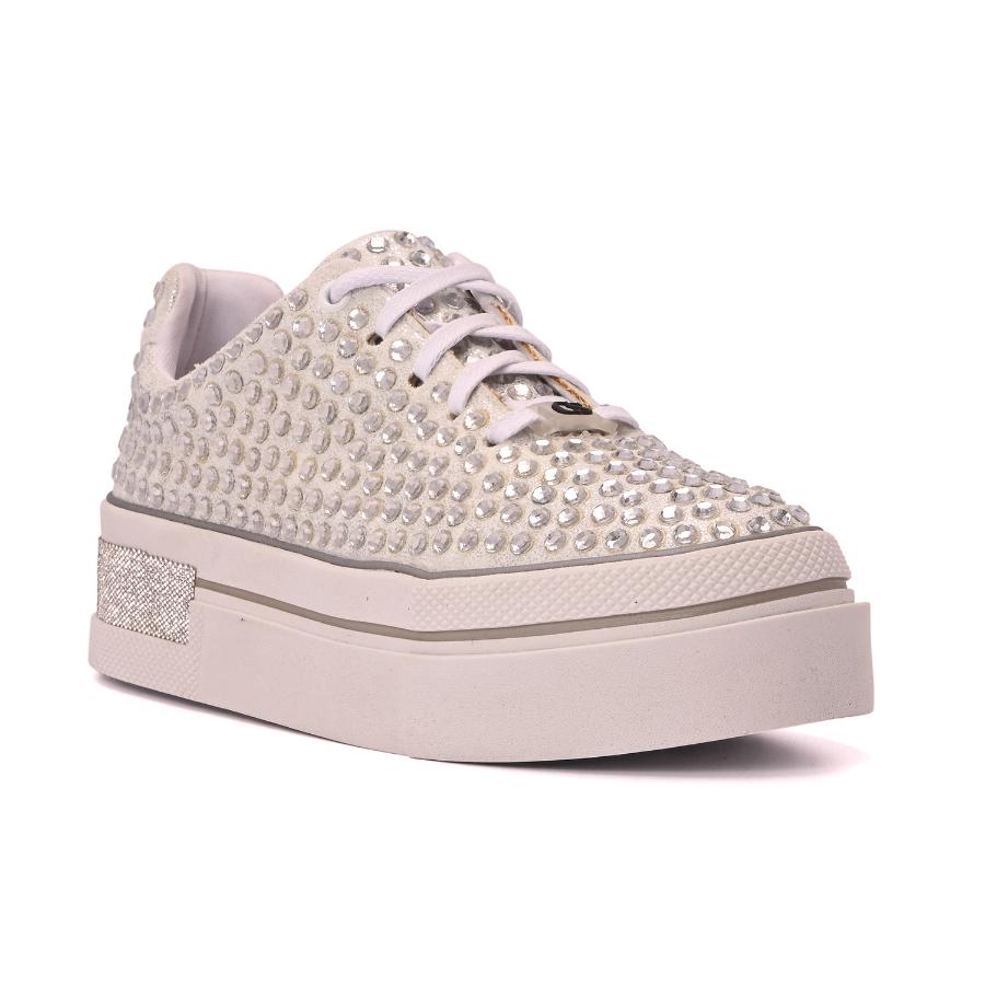 ZAPATILLA PLATEADA CON TACHAS CS