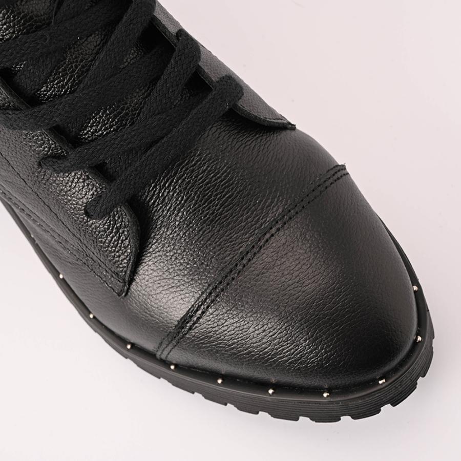 BOTÍN NEGRO CON TACHAS