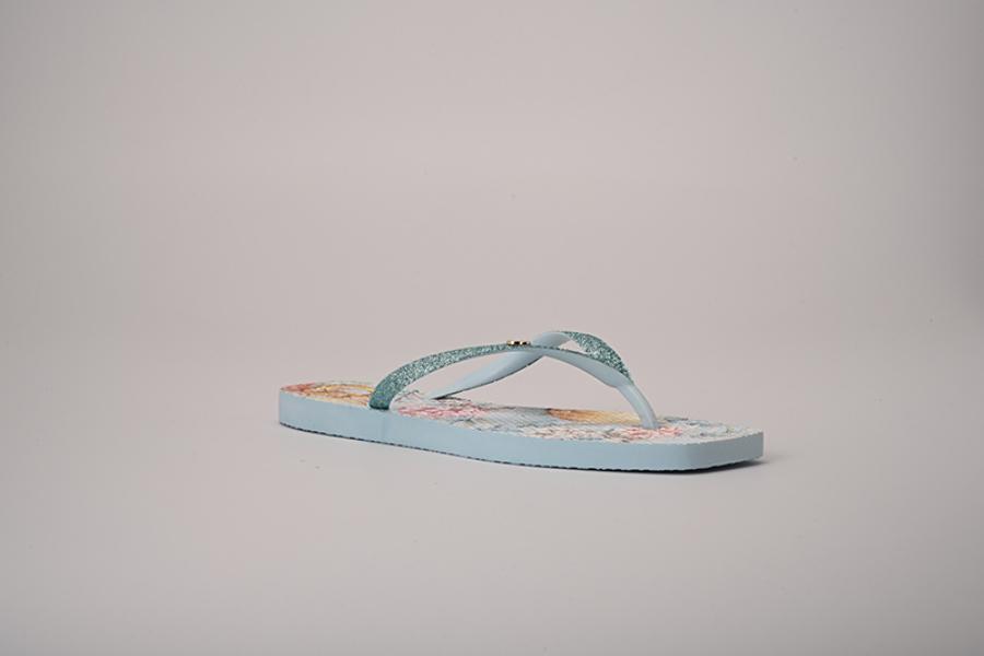 CHALA CELESTE CON ESTAMPADO DE FLORES