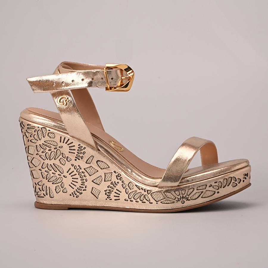 SANDALIA ANABELA DORADA CON TERRAPLEN
