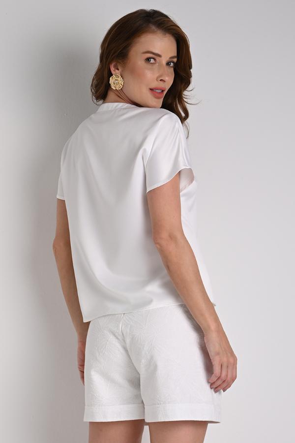 BLUSA DE CREPE COM DECOTE DIFERENCIADO