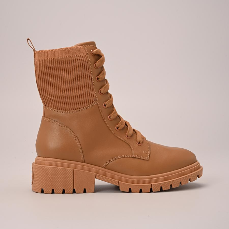BOTIN CAMEL CON CORDONES