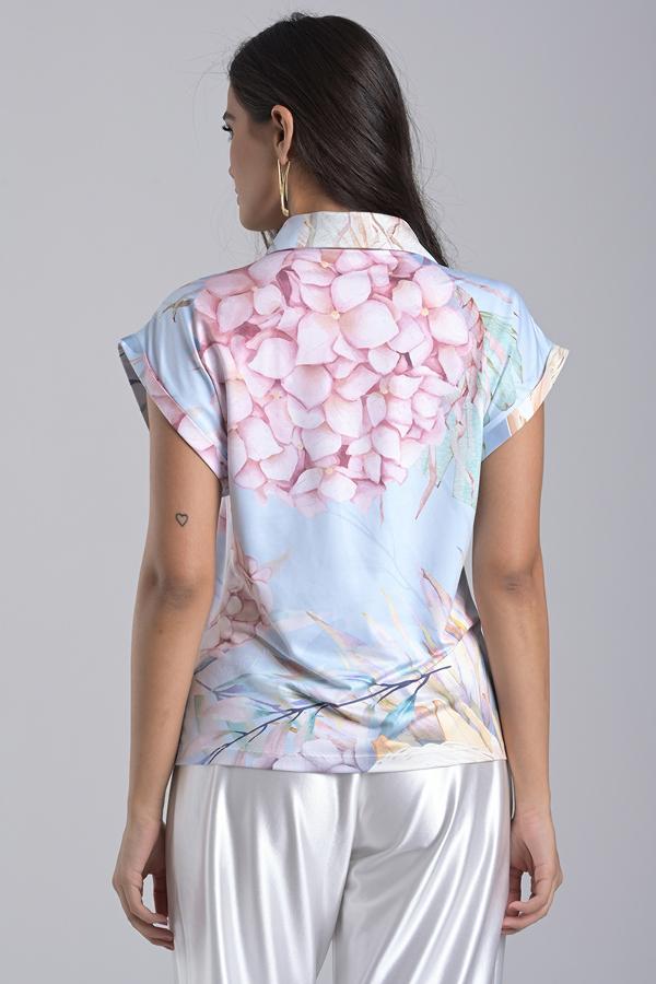 BLUSA COM GOLA
