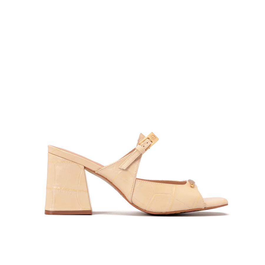 SANDALIA TACO CUADRADO CON TEXTURA