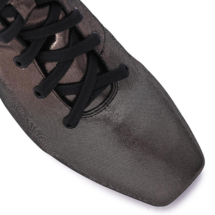 BOTA METALIZADA CON CORDONES