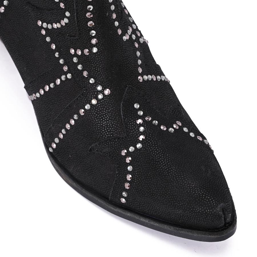 BOTÍN NEGRO CON TACHAS