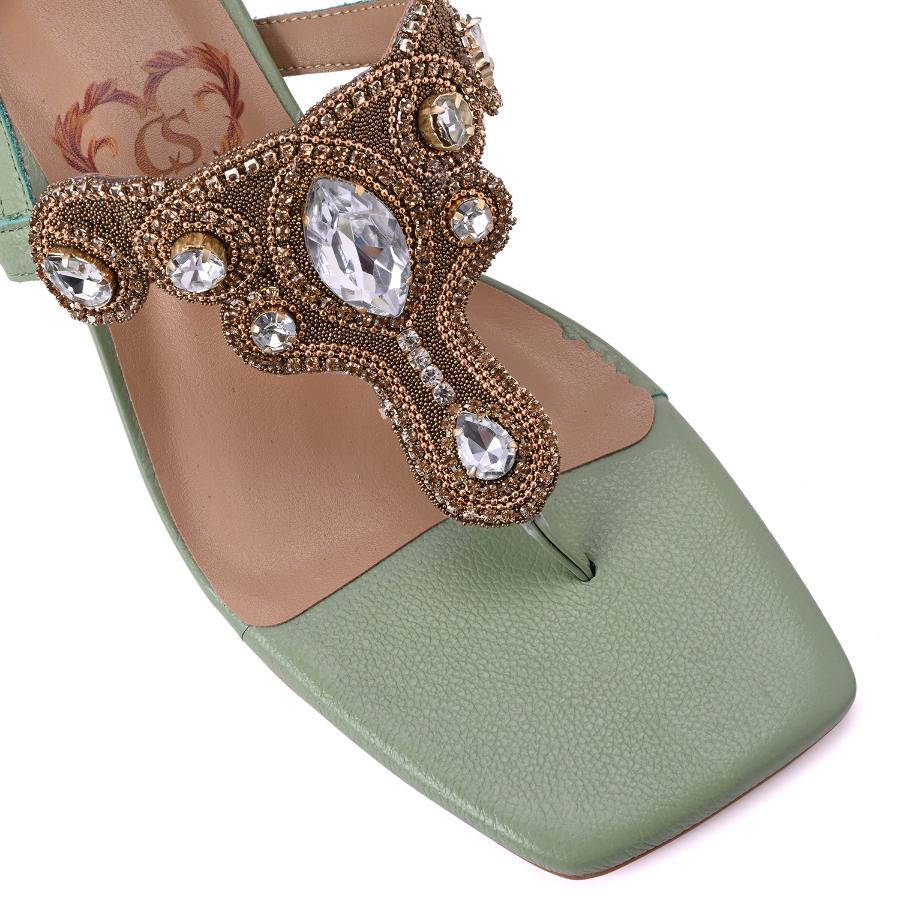SANDALIA VERDE CON CRISTALES