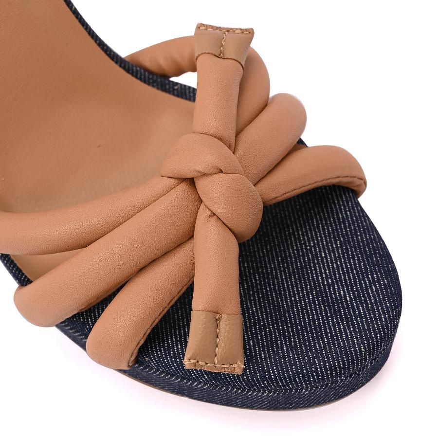 SANDALIA NUDE Y JEAN CON PLATAFORMA