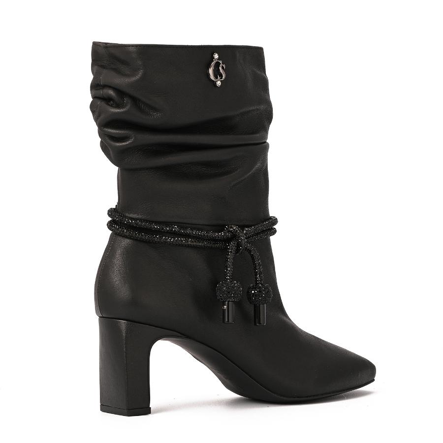 BOTA NEGRA CON ACCESORIO