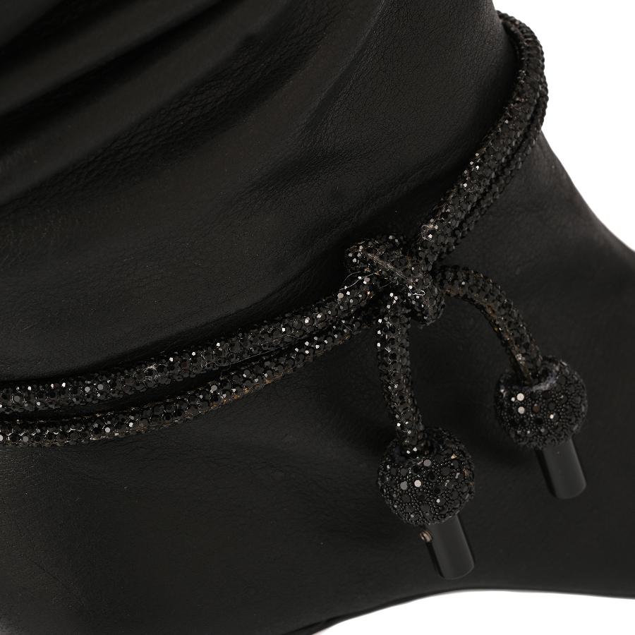 BOTA NEGRA CON ACCESORIO