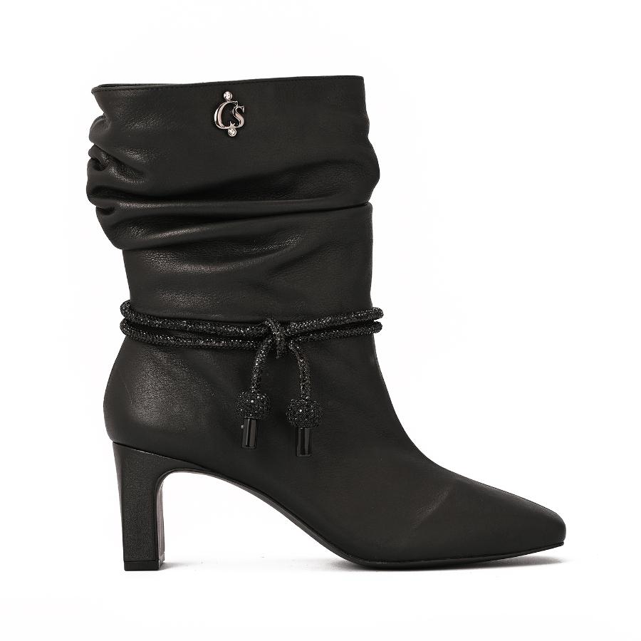 BOTA NEGRA CON ACCESORIO