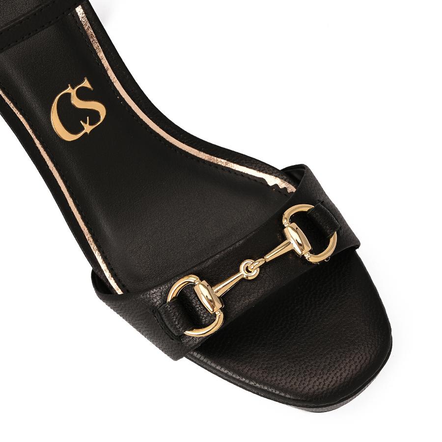 SANDALIA NEGRA CON PLATAFORMA