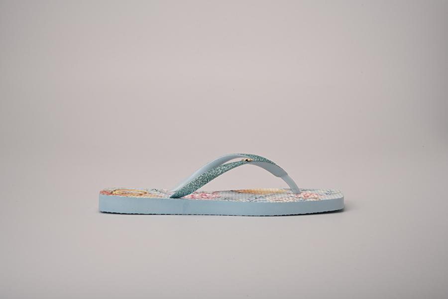 CHALA CELESTE CON ESTAMPADO DE FLORES