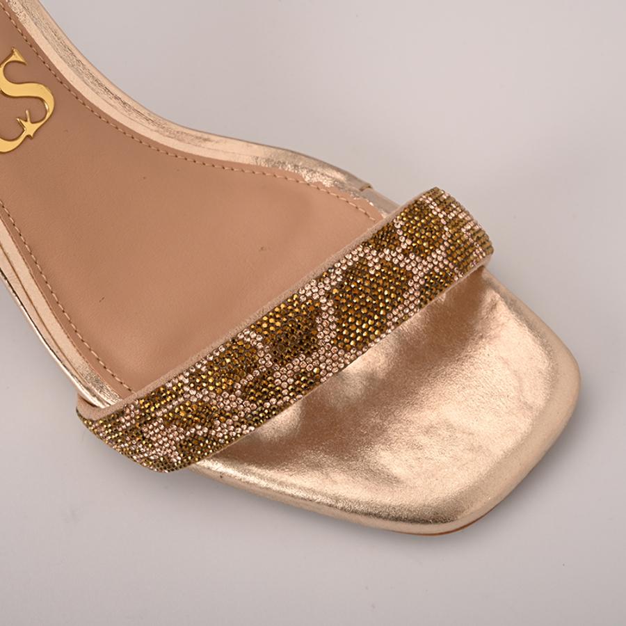 SANDALIA DORADA CON BRILLO Y ACCESORIO