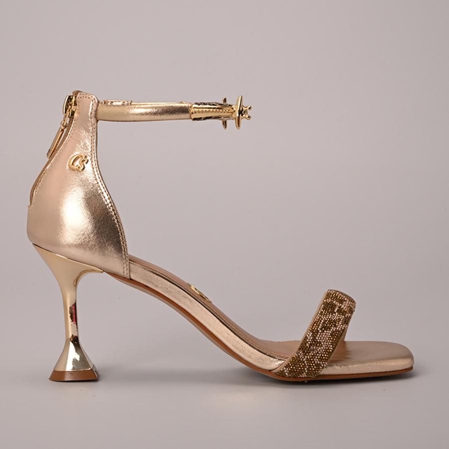 SANDALIA DORADA CON BRILLO Y ACCESORIO
