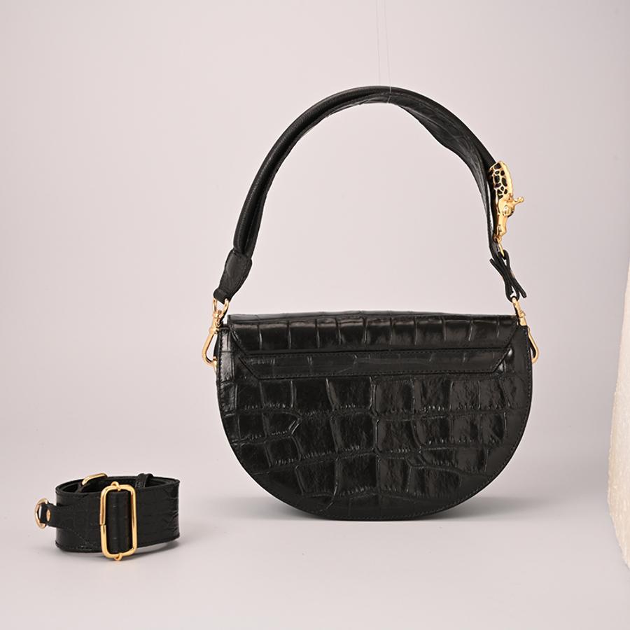 BANDOLERA CON TEXTURA Y ACCESORIOS