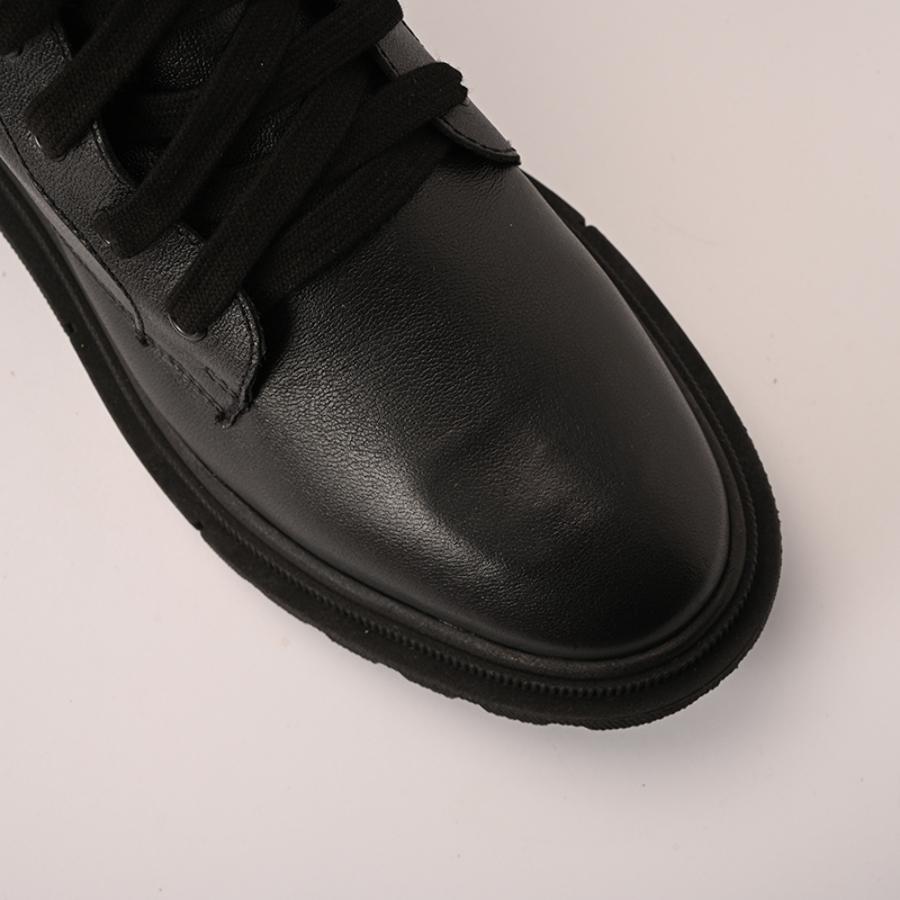 BOTIN NEGRO CON CORDONES