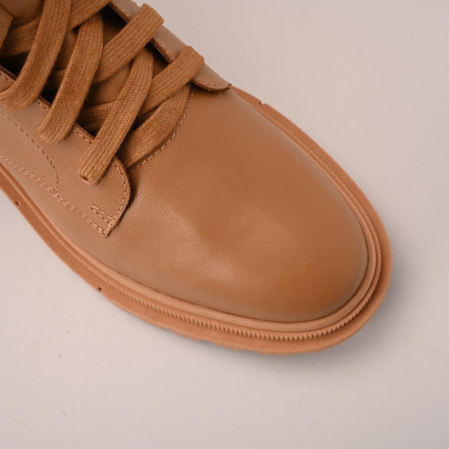 BOTIN CAMEL CON CORDONES