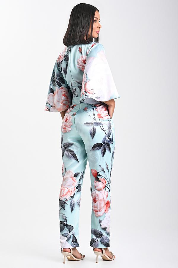 ENTERITO CUELLO V Y MANGAS CON VUELO