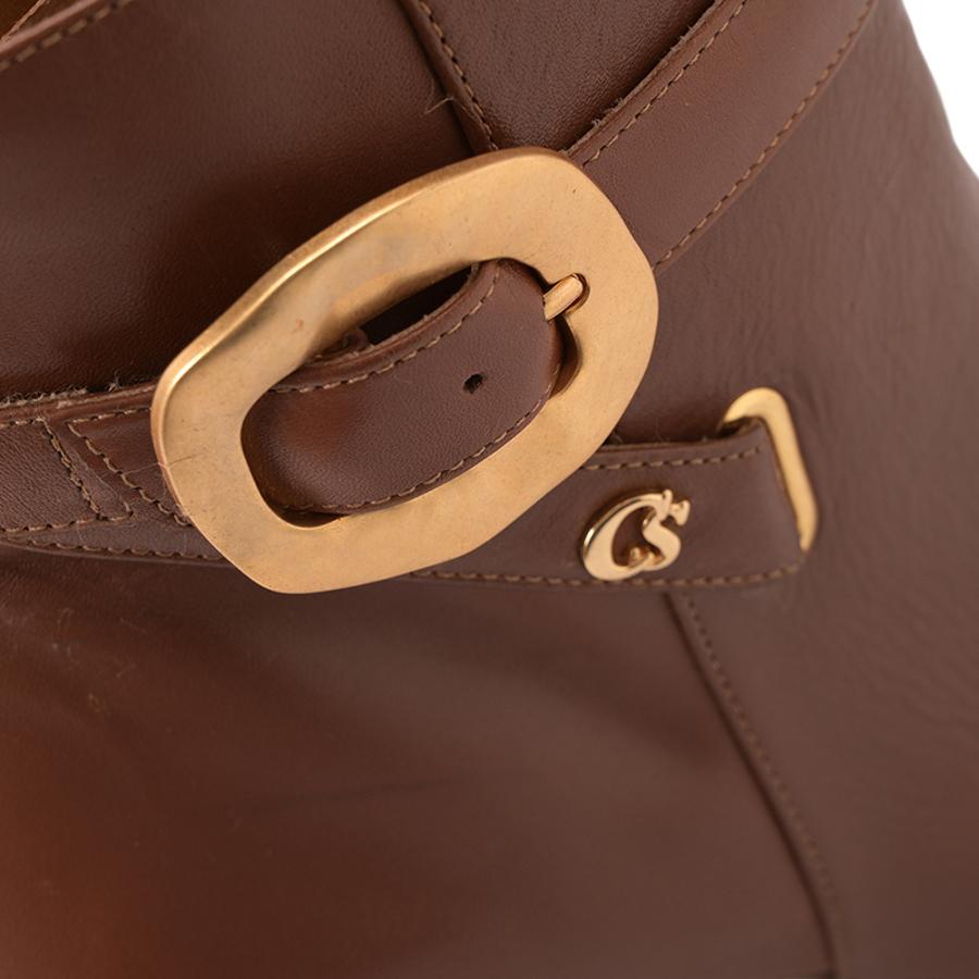 BOTA MARRON CON HEBILLA