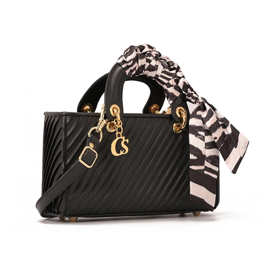 CARTERA BLACK CON TEXTURA Y ACCESORIO