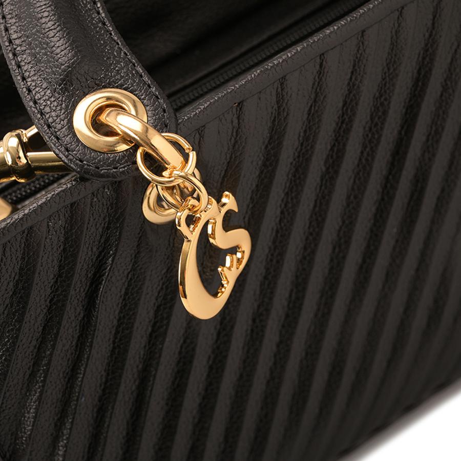 CARTERA BLACK CON TEXTURA Y ACCESORIO