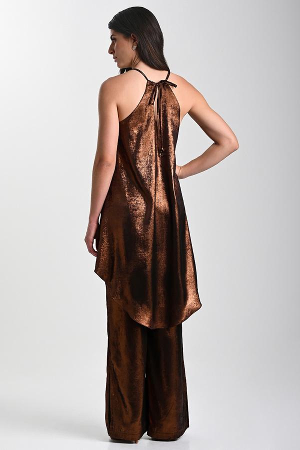 BLUSA SATINADA CON ACCESORIO