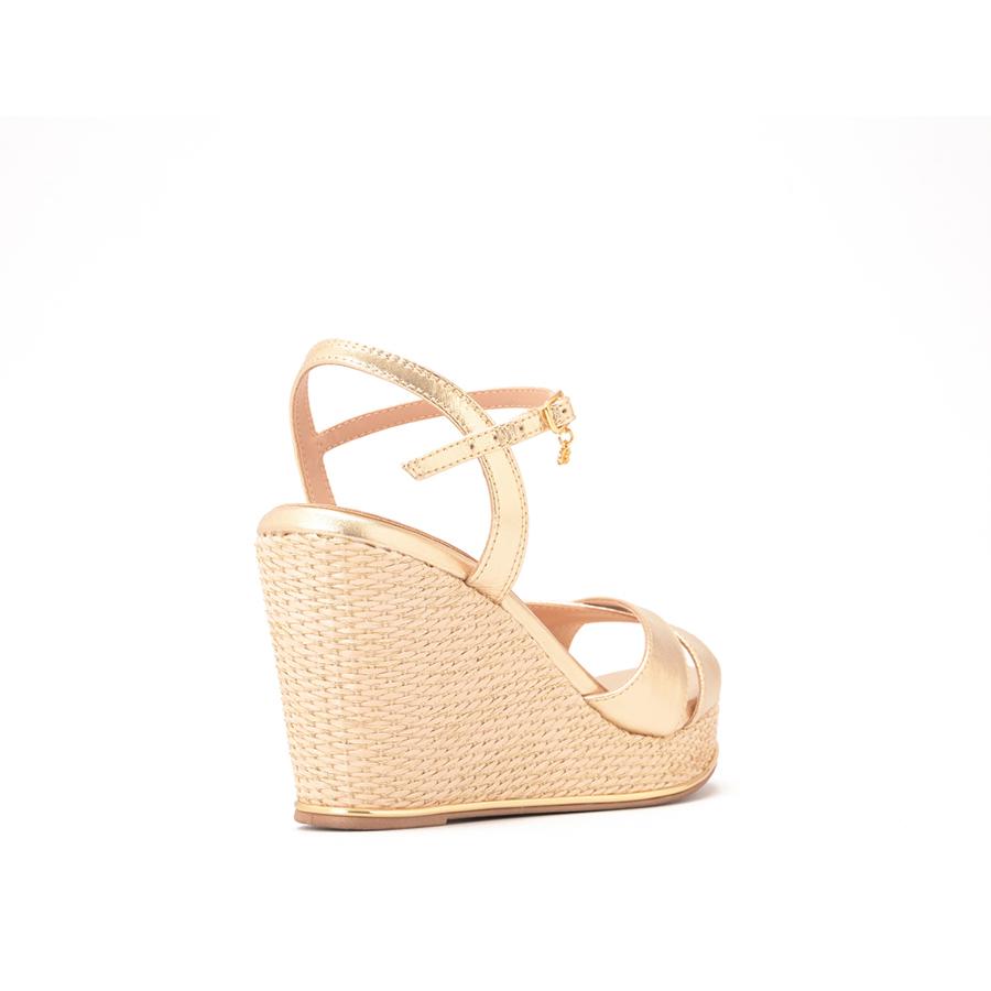 SANDALIA CON TERRAPLEN DORADA