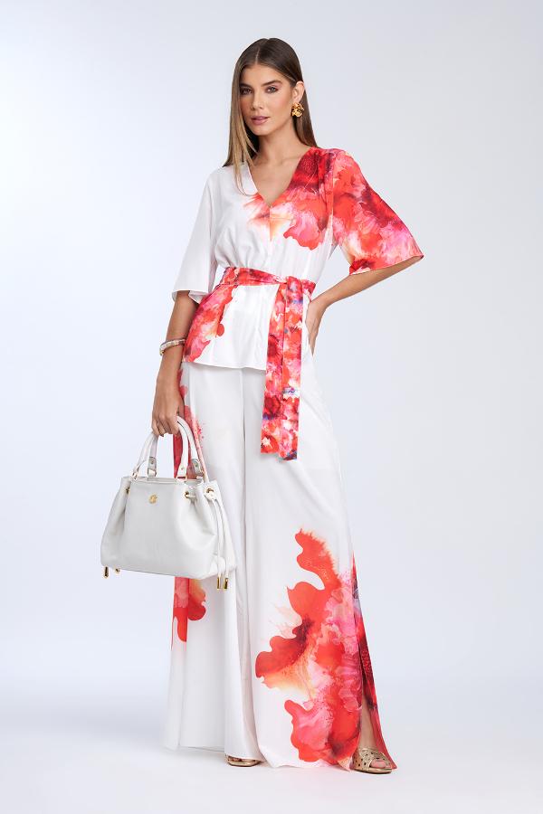 BLUSA CUELLO V CON ESTAMPADO