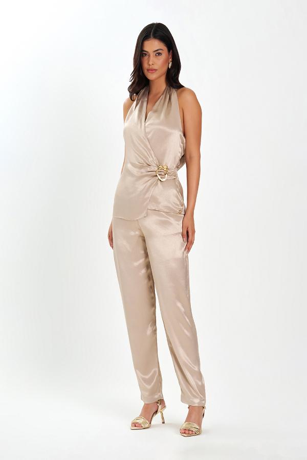 BLUSA CON ESCOTE EN ESPALDA